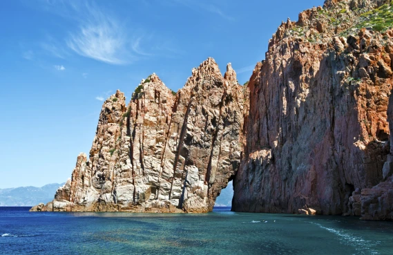 Calanques de Piana en Córcega: mar y rocas rojas