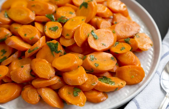 Wie macht man Vichy-Karotten?