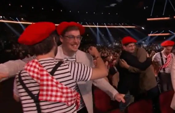 Do French people really wear marinières today?