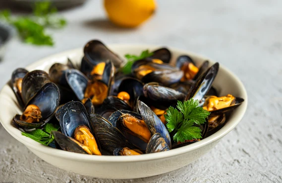 Los mejillones como se comen en Francia