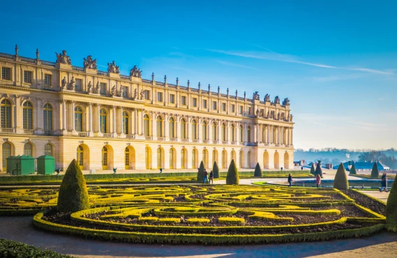 Who imagined the gardens of Versailles ?