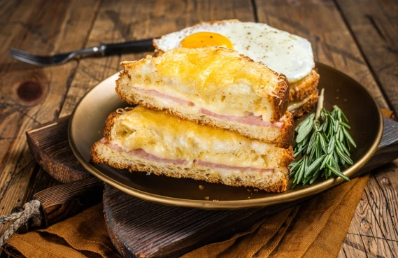 Wer hat das Croque Monsieur erfunden?