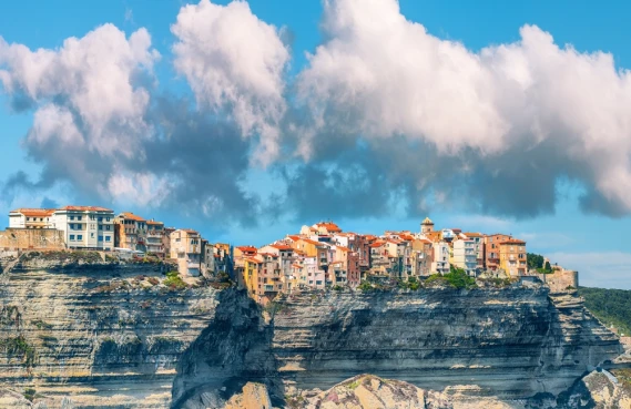 Eine Stadt, die zwischen Himmel und Meer schwebt: Bonifacio