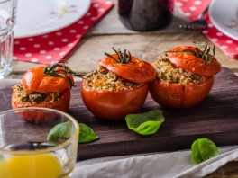 Wie kann man gefüllte Tomaten ganz einfach zubereiten?