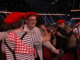 Do French people really wear marinières today?