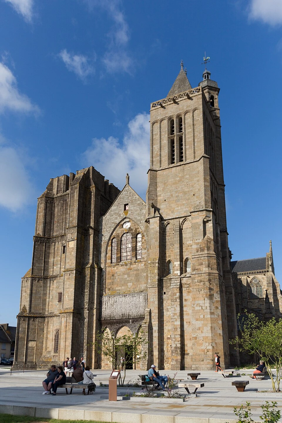 Saint-Samson Cathedral in Dol-de-Bretagne, a major Gothic monument between Saint-Malo and Mont-Saint-Michel, impressive for its façade, its size, and its history in the heart of Brittany. Photo chosen by monsieur-de-france.com.