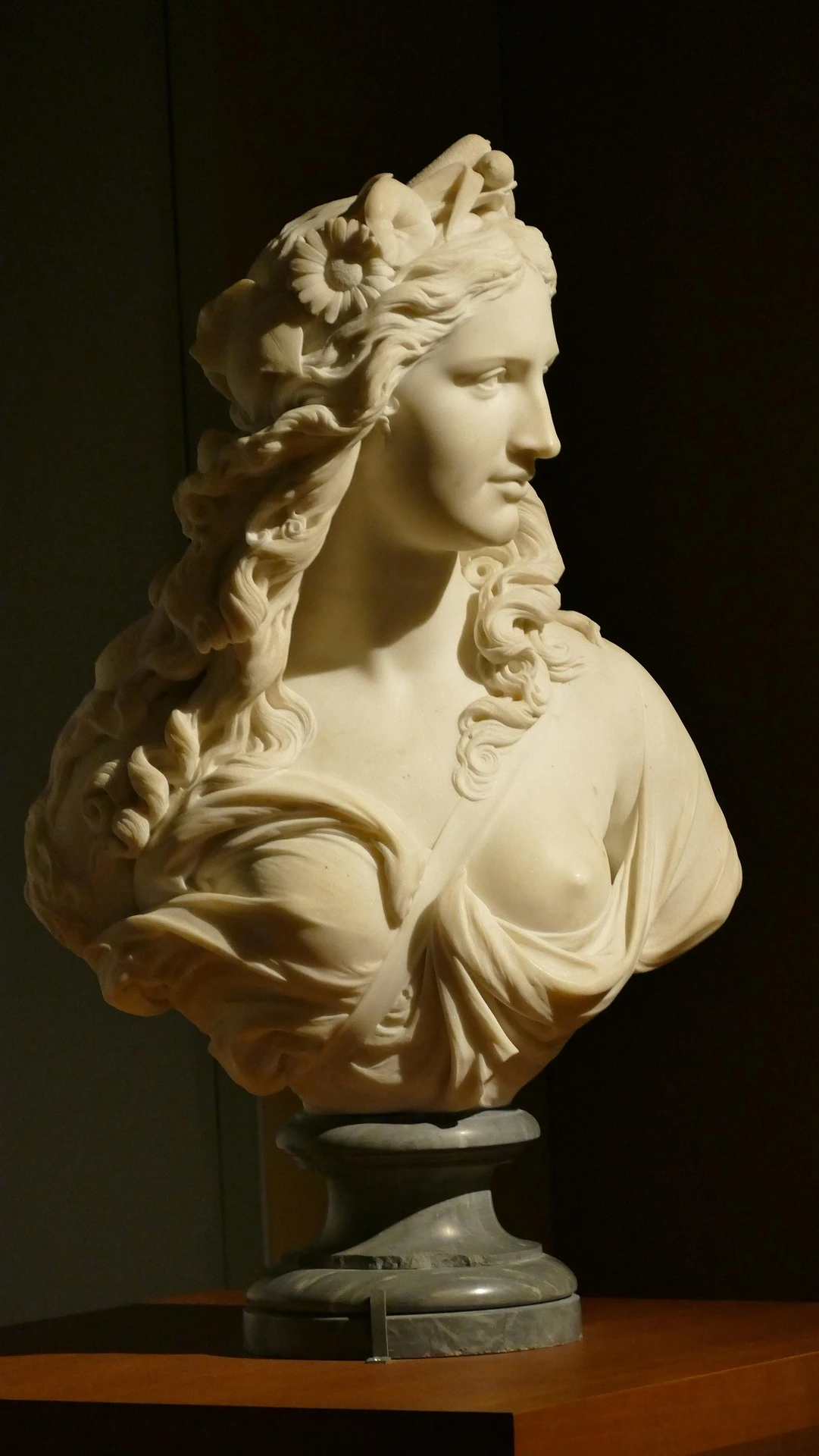 Marianne, qui repr&eacute;sente la R&eacute;publique fran&ccedil;aise, est pr&eacute;sente dans toutes les mairies de France, symbolisant la libert&eacute;, la citoyennet&eacute; et les valeurs r&eacute;publicaines au c&oelig;ur de la vie publique. Photo choisie par monsieurdefrance.com.