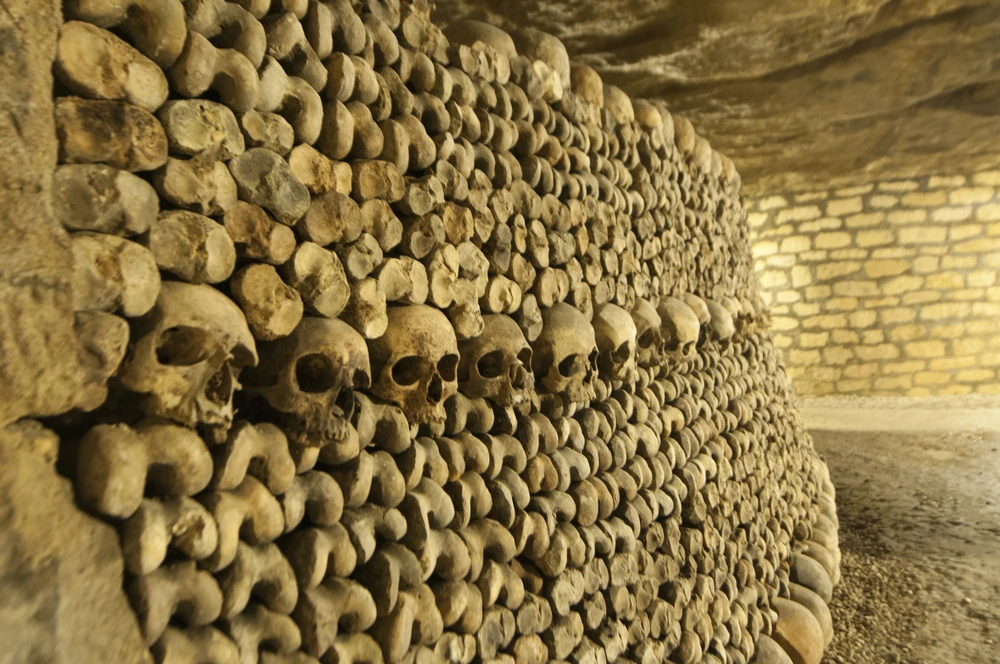 The remains of almost 6,000,000 people are carefully stored in the catacombs of Paris. Photo: dépositphotos.com