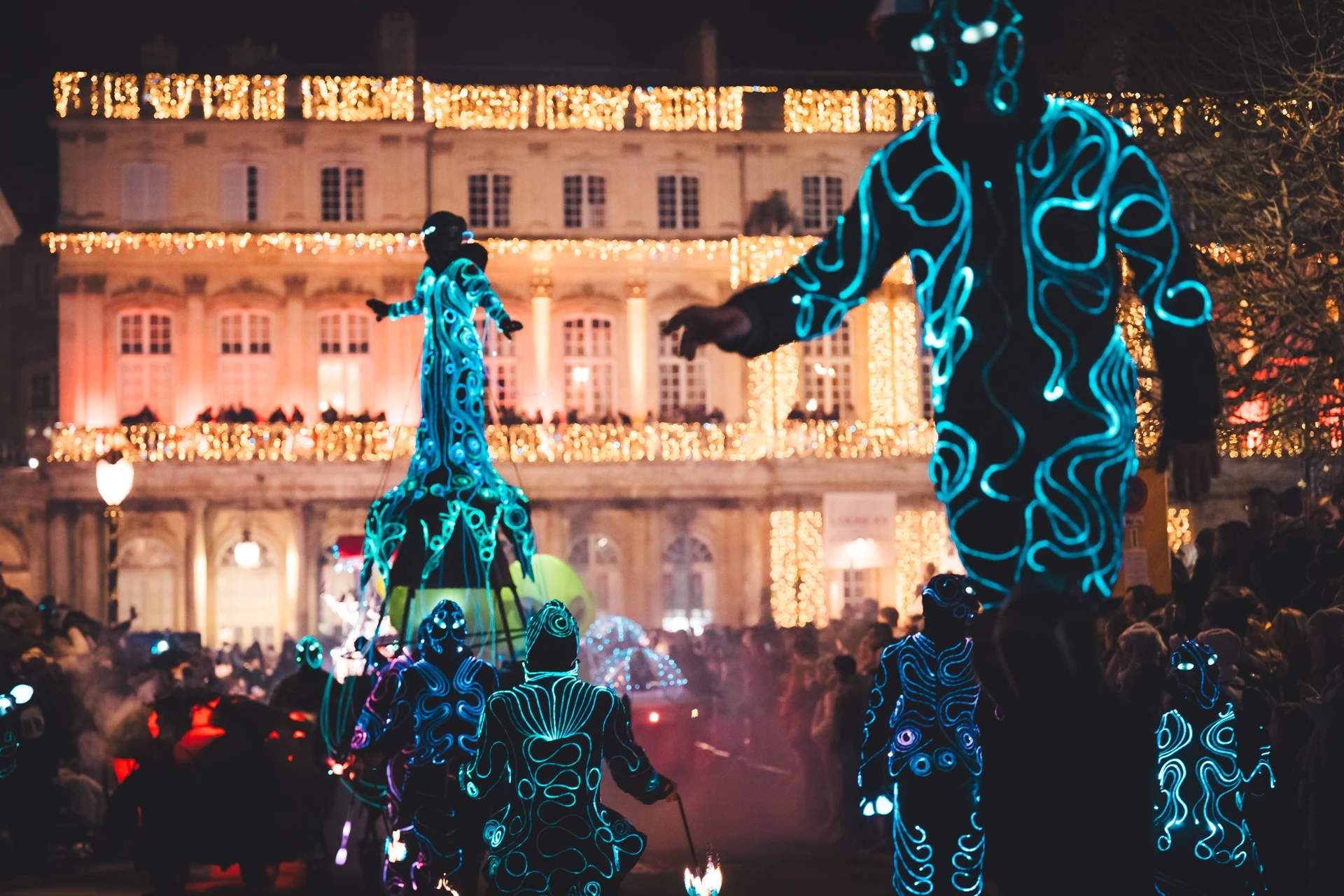 Saint-Nicolas-optocht op de Place de la Carrière in Nancy, verlicht met duizend lichtjes en ter ere van de magie van de feesten in Lotharingen.