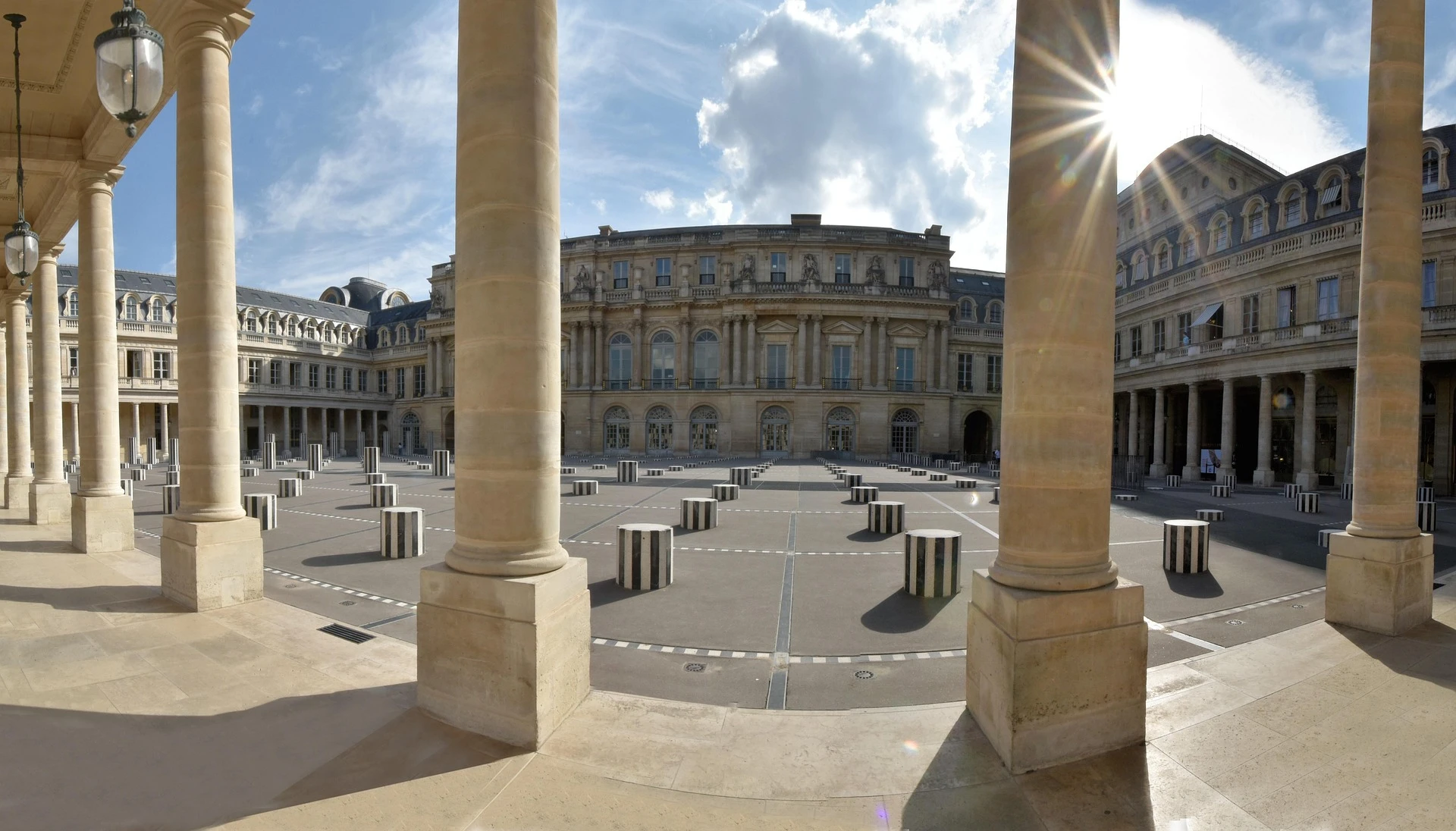 Les colonnes de Buren / Photo choisie par Monsieur de France : par Denis Doukhan de Pixabay