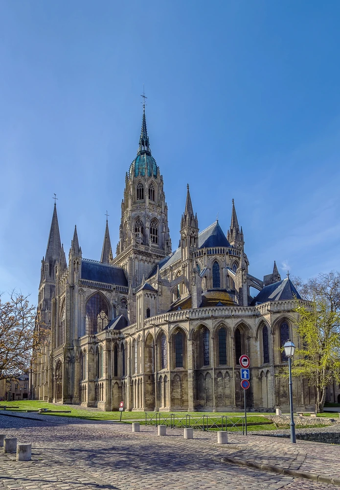 Bayeux Cathedral, a majestic Gothic building overlooking the Norman town, photo chosen by monsieurdefrance.com.