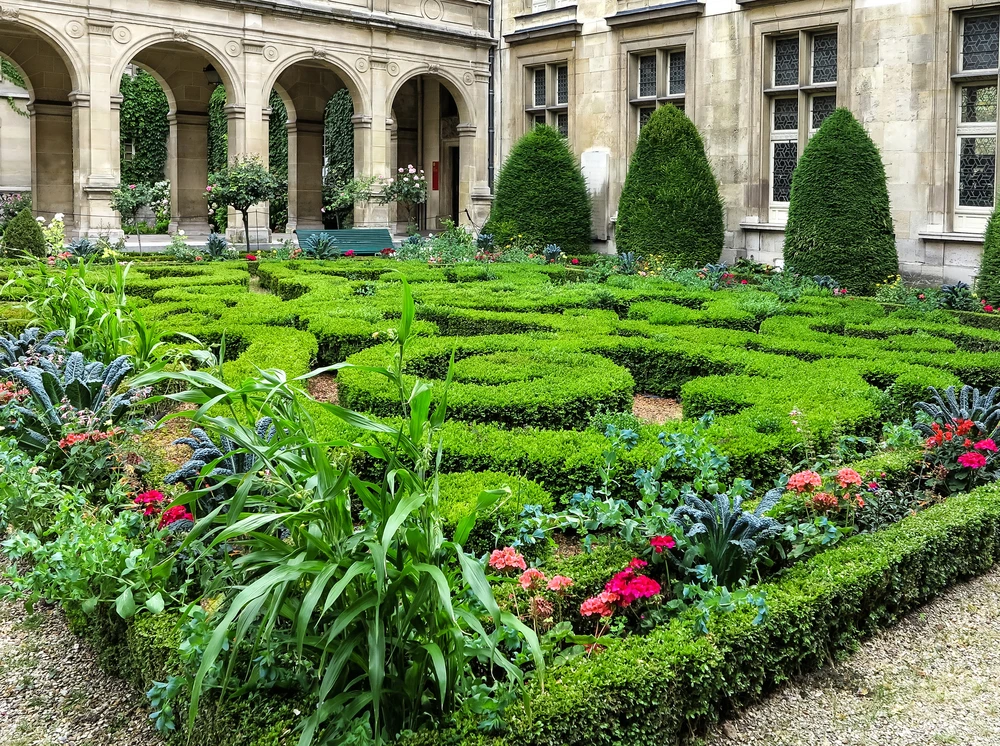Le jardin du Musée Carnavalet / Photo choisie par Monsieur de France Moskwa via depositphotos