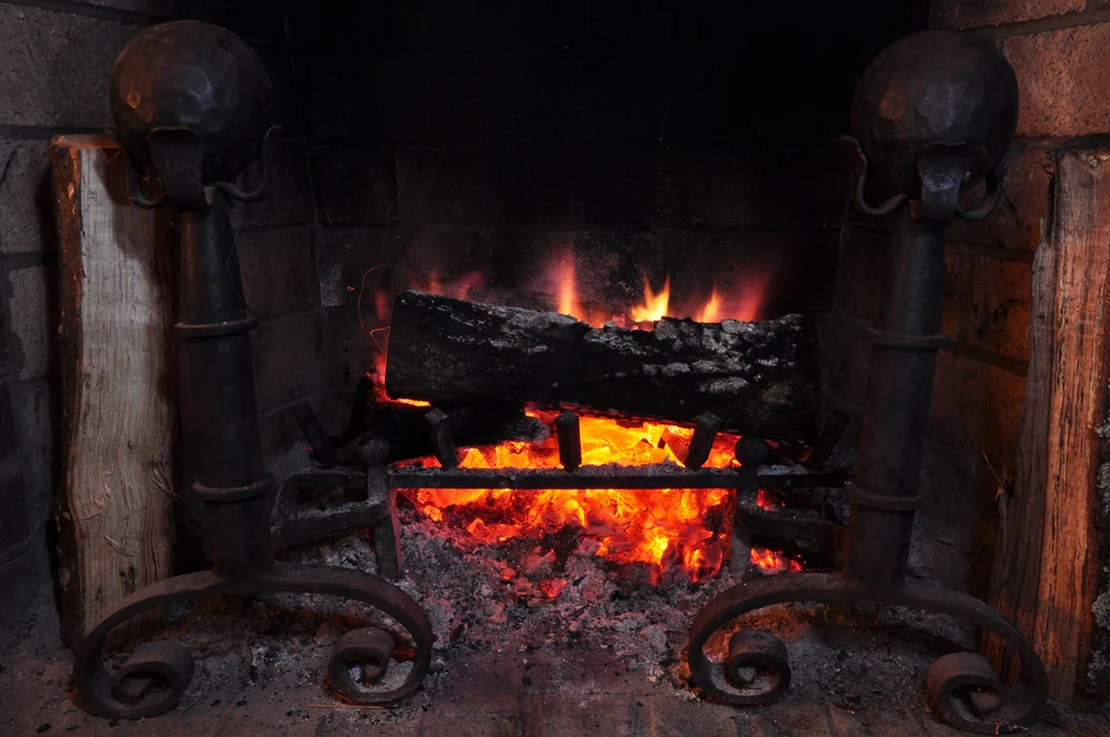Fireplace in an old house, warm flames and winter atmosphere, photo selected by monsieurdefrance.com.