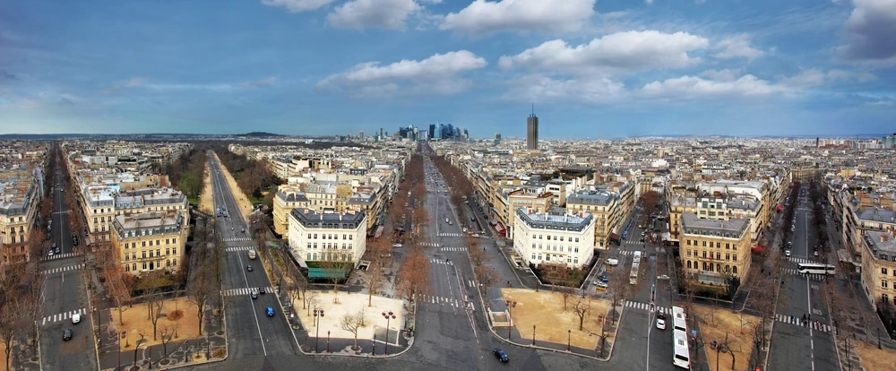 L'une des vues depuis le sommet de l'Arc de Triomphe / Photo choisie par Monsieur de France : TTstudio via depositphotos