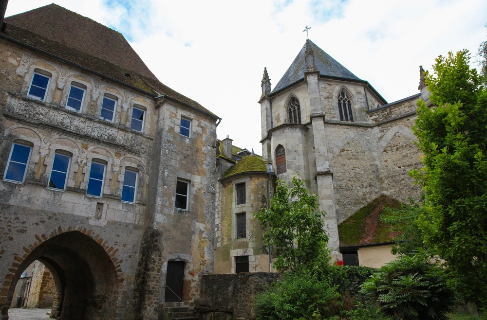 The old houses of Mortagne-au-Perche, ancient facades with preserved Percheron charm, photo chosen by monsieurdefrance.com.