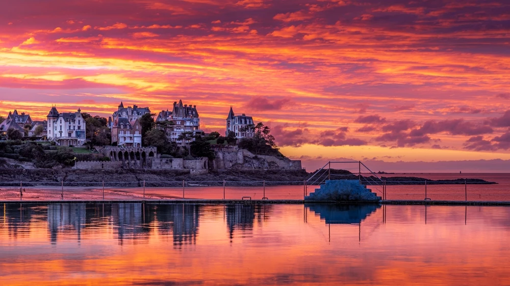 Dinard is made up of several hundred villas, some of which are veritable seafront castles / Photo chosen by monsieurdefrance.com: Shutterstock.