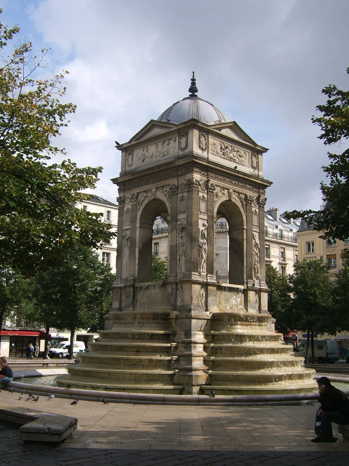 the Fountain of the Innocents today. Photo chosen by monsieurdefrance: Kmlz on en.wikipedia, CC BY-SA 2.5 <https://creativecommons.org/licenses/by-sa/2.5>, via Wikimedia Commons