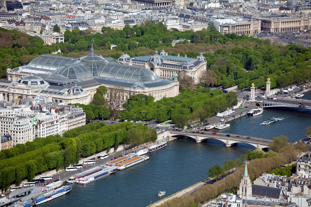 Het Grand Palais gezien vanuit de lucht. Foto gekozen door Monsieurdefrance.com: Rostislavv via depositp