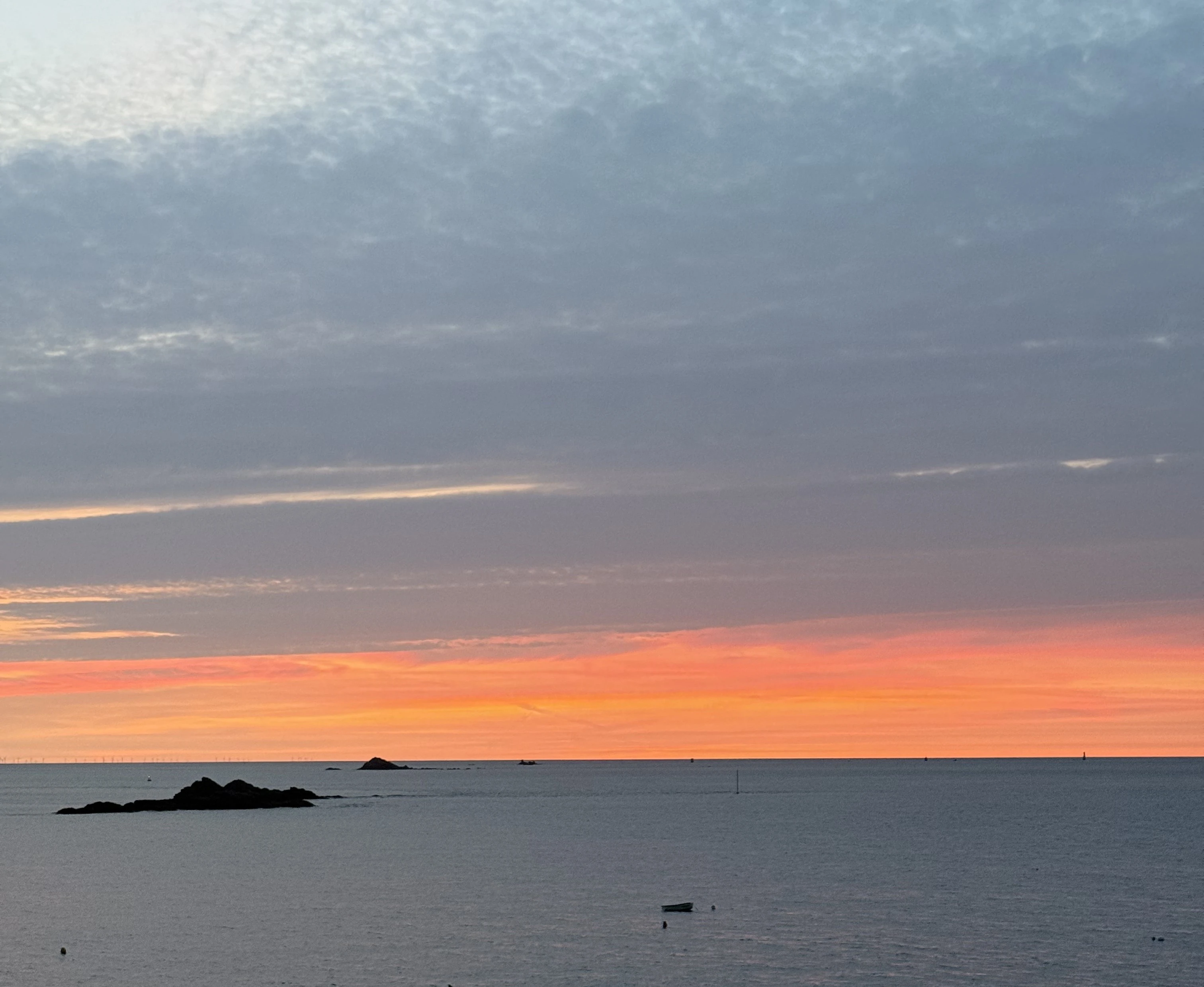 Vous n’imaginez pas la myriade de couleurs qui se déploient dans le ciel de Dinard, nuances changeantes et lumières spectaculaires au fil des heures, faisant tout le charme des couchers de soleil sur la côte. Photo choisie par monsieur-de-france.com.