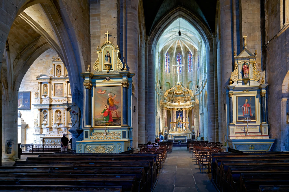 Le maitre autel de l'église Saint Sauveur de Dinan / Photo choisie par monsieurdefrance.com : MB-Photos via depositphotos.