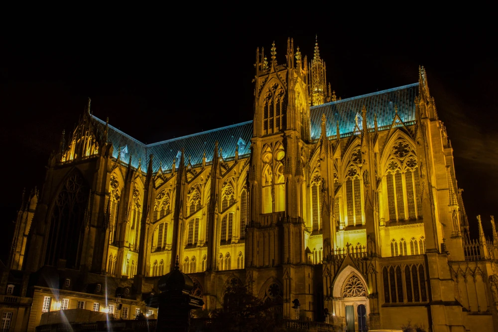 La cathédrale Saint Etienne de Metz vue de Nuit. Photo choisie par monsieurdefrance.com : Shutterstock.com