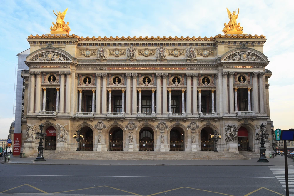 La facade principale de l'opéra Garnier. Photo choisie par monsieurdefrance.com : Blooda via depositphotos.