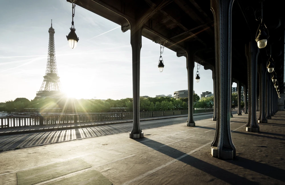 The Bir-Hakeim Bridge / Photo chosen by monsieurdefrance.com depositphotos