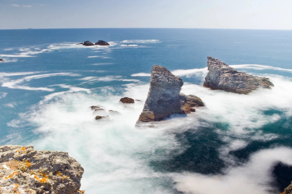 Die Nadeln von Port-coton, wenn das Meer schlecht ist / Foto ausgewählt von monsieurdefrance.com Petunyia via dépositphotos