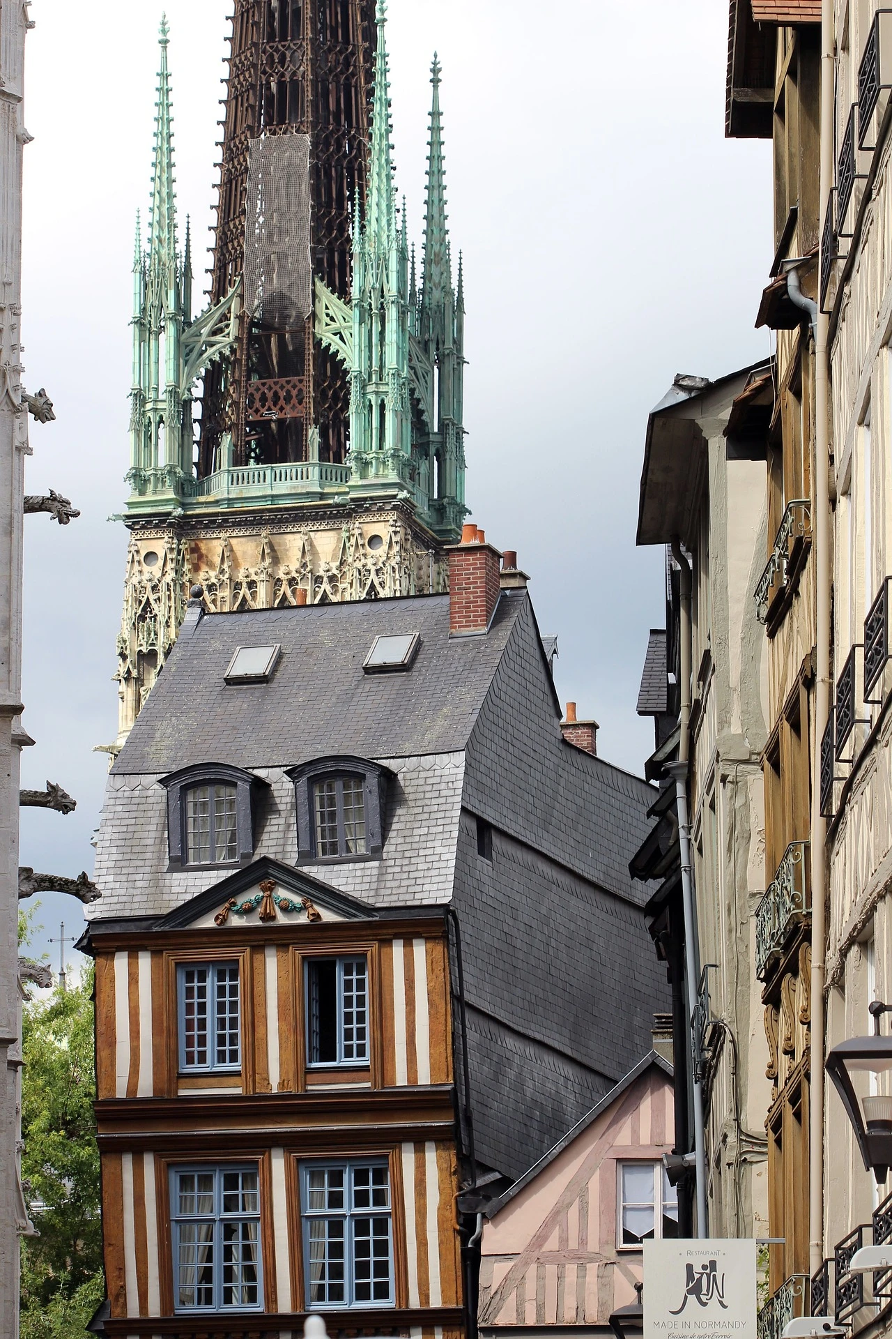 La famosa torre de la mantequilla de la catedral de Rouen. Foto elegida por monsieurdefrance.com: Imagen de Nicolas DEBRAY de Pixabay