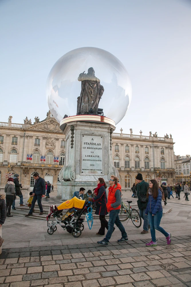 Touristen und Einwohner Nancys treffen sich immer auf dem Place Stanislas, dem Herzen von Nancy.) Julia Kuznetsova/shutterstock
