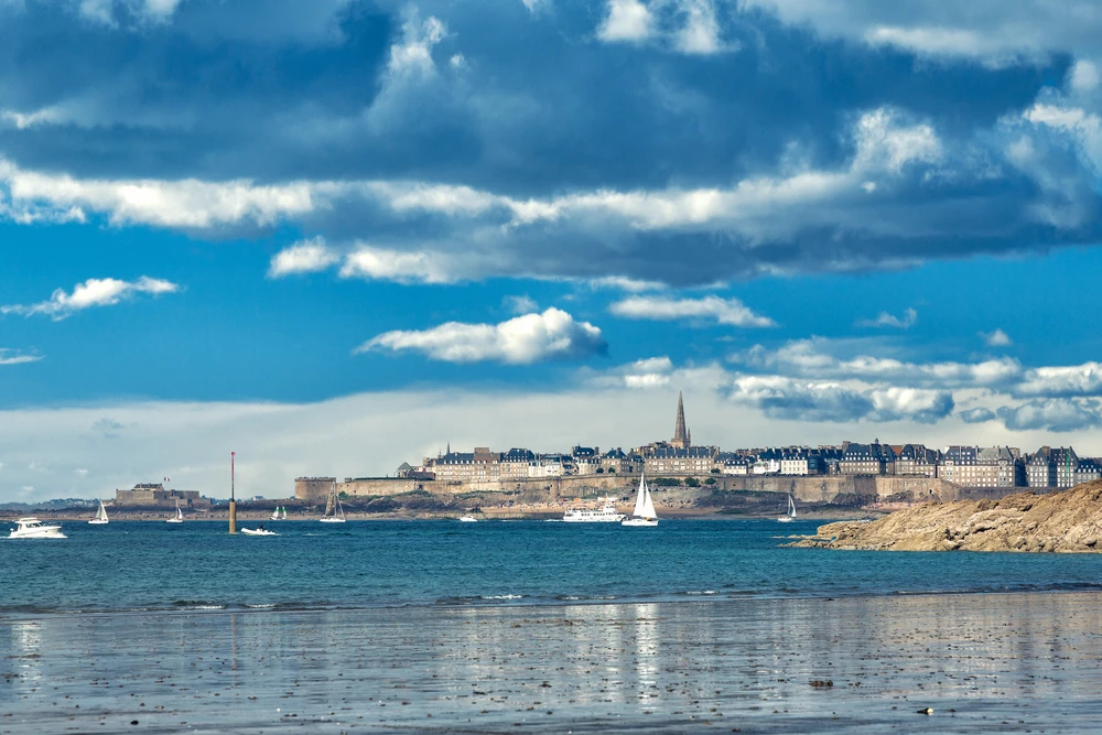 Saint Malo "cité corsaire" garde le souvenir des destins étonnants de ses corsaires. Photo choisie par Monsieurdefrance.com : Shutterstock. 