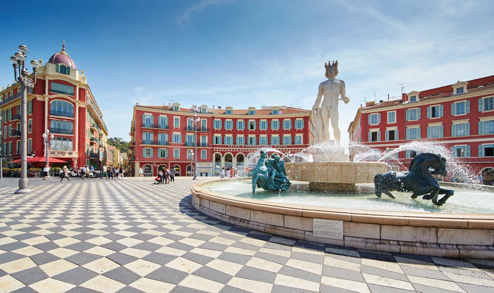 La fontaine du soleil place Masséna à Nice / Photo choisie par monsieurdefrance.com : VladimirDrozdin via depositphotos