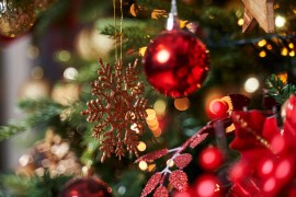 Who invented Christmas baubles?