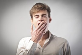 Pourquoi on dit "bayer aux corneilles" ?